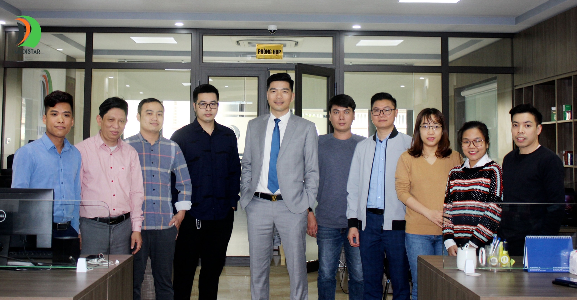 TGĐ Medistar Việt Nam chúc tập thể phòng Kinh doanh năm mới vượt chỉ tiêu doanh số