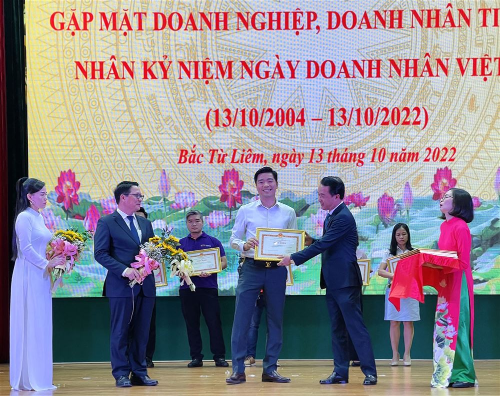 Vinh danh các doanh nhân có thành tích trong công tác an sinh xã hội tại quận bắc từ liêm