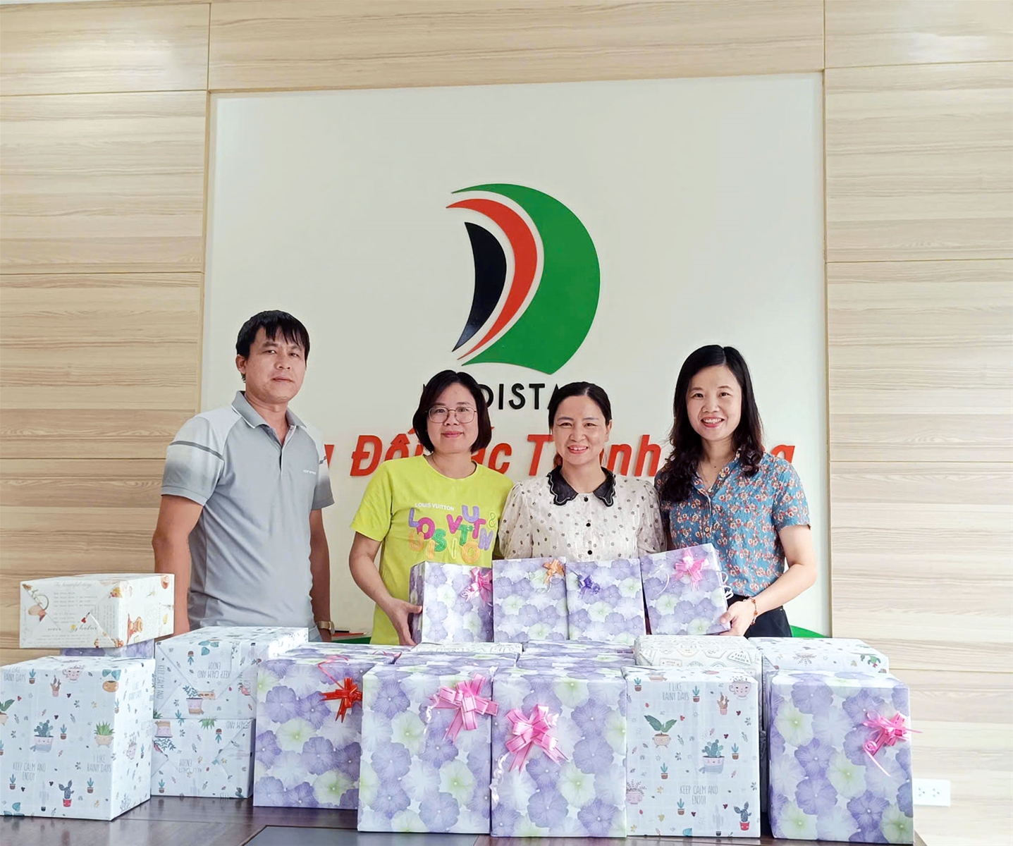 Medistar trao quà khuyến học